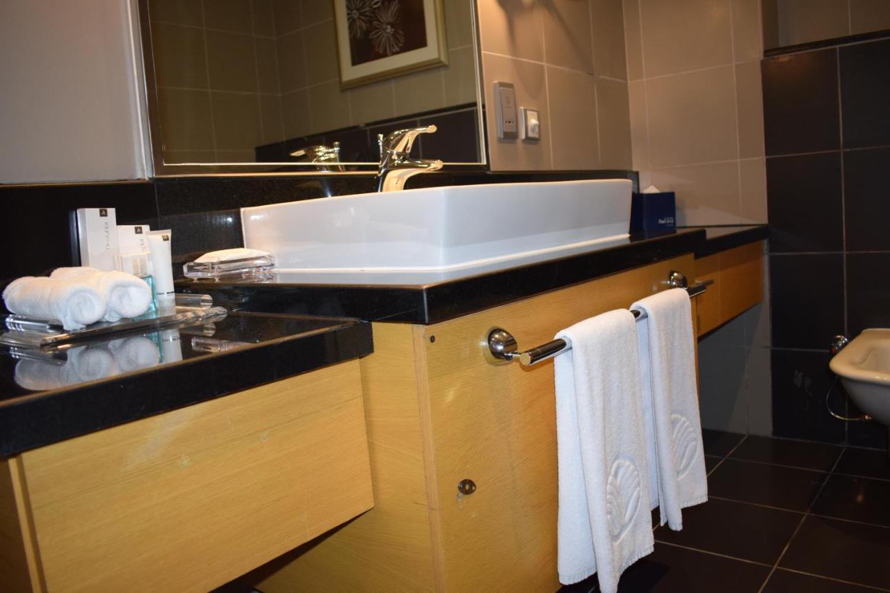 Hala Arjaan By Rotana, Deluxe Hotel Apartments Abu Dabi Dış mekan fotoğraf